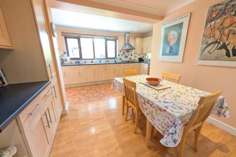 Kitchen dining 2.jpg