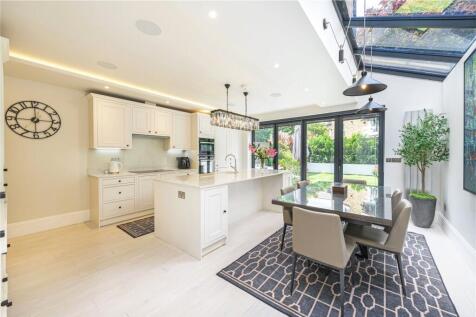 Kitchen / Dining