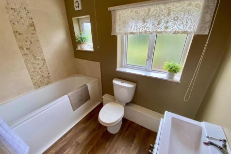 Bramleys Estate Agents - Moor Lane - Gomersal (30)