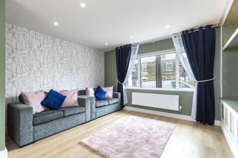 Living room 1.JPG