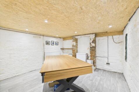 CAM02313G0-PR0087-STILL003