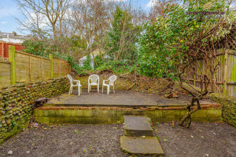 Roundhill Crescent-11