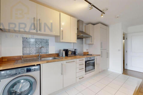 3 Bedrooms Property to rent in E14 - Barrain Londo