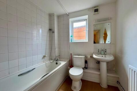 47A Highmead Cres...