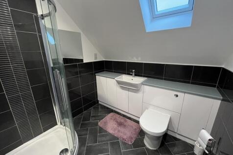 EN-SUITE SHOWER ROOM 2