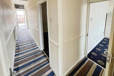 a1329c26-Hallway2.jpg
