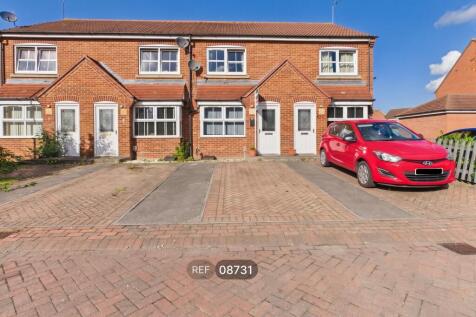 2-bed terraced on Hall Leys Park, Hull, HU7 3GN, £795/mo