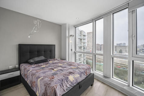Ontario Tower, 4 Fairmont Avenue E14 photo 4