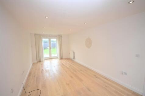 Ashby Wood Drive, Upton, Northampton, NN5 photo 4