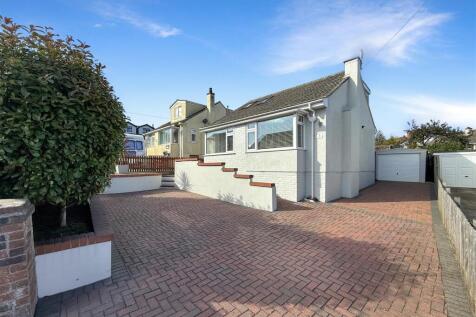 Front Driveway To Garrage.JPG