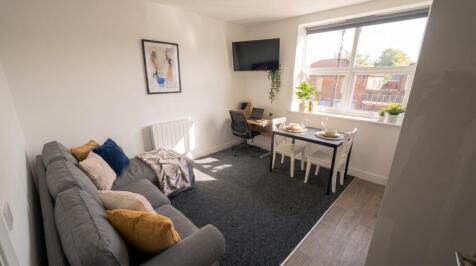 Flat 2, 70 High St; Lounge.jpeg