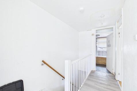 2 bedroom maisonette for auction, Easton (7).jpg