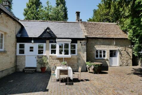 COACH HOUSE COURTYARD