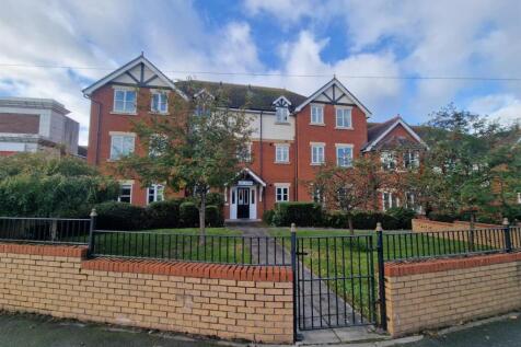 2-bed flat on Penrhyn Avenue, Rhos On Sea, Colwyn Bay, £900/mo