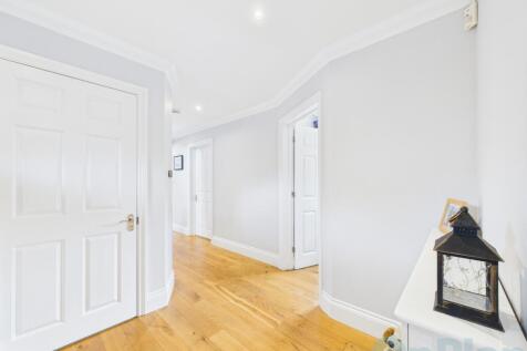 CAM04024G0-PR0032-STILL009