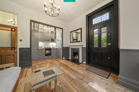 OPEN PLAN RECEPTION WITH EASY ACCESS TO GARDEN