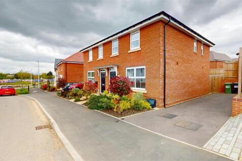 3-bed semi-detached on Bligny Crescent, Rose Place, Bicton Heath, Shrewsbury, £1,300/mo