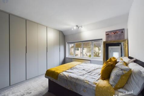 CAM03218G0-PR0535-STILL009