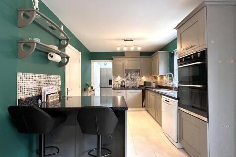 Superb Open-Plan Dining Kitchen 334