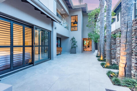 Entrance to front door