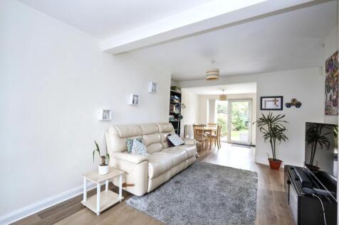 Call us to view this 4 Bedroom in Addlestone, KT1