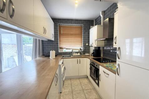 Kitchen 2.jpg