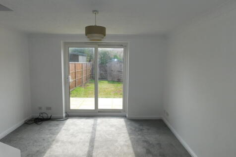 Burdett Grove, PE7 photo 3