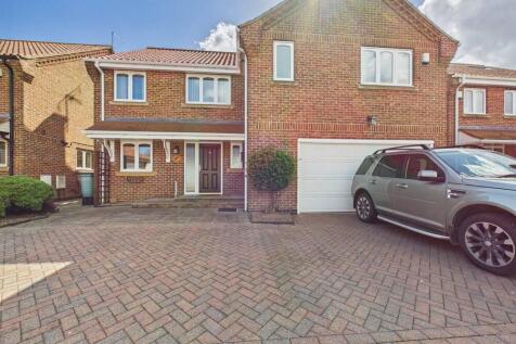 4 Bedroom House - detached for Sale