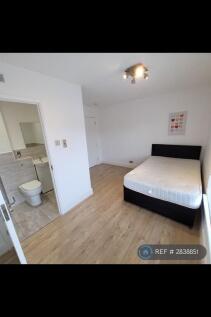 *Now Taken* Double Room 3 With Ensuite &amp; Parking