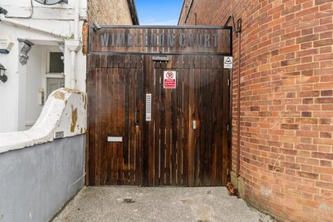 Flat 6 Wimbledon Court, 63a Kingston Road, SW19 1J