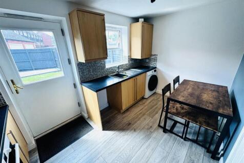Drovers Close, Uttoxeter, ST14 7FH photo 4