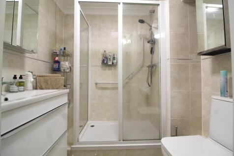 E bathroom.jpg