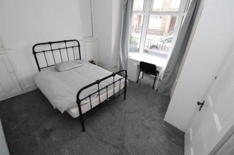 Bright bedroom with double bed and desk space...