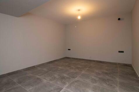 3-bedroom contemporary designed LUXURY villa + private swimming pool + underfloor heating infrastructure + cinema room Image 9999 30