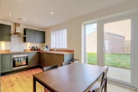 Room 2, 12 Queenswood Crescent, Stockton-On-Tees, TS18 2GE photo 3