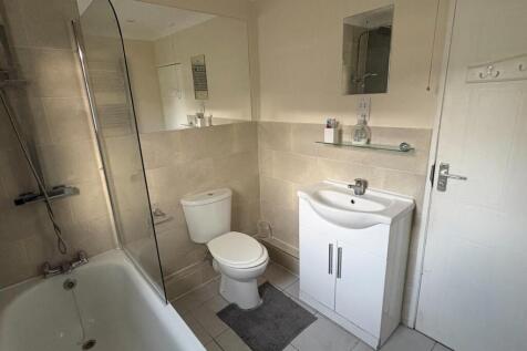 bathroom 1.jpeg