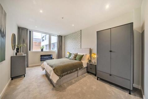 West Byfleet, Surrey, KT14 photo 3