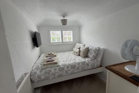 Bed room 2.jpeg