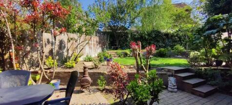 3 wilson close ga...