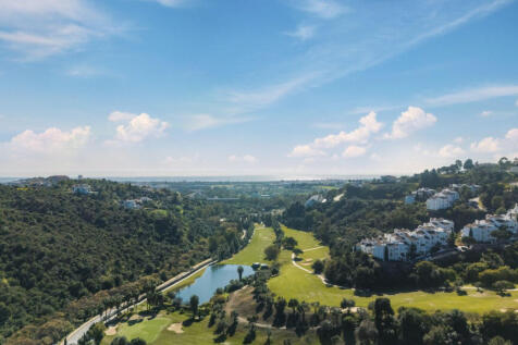 Panoramic golf and sea views