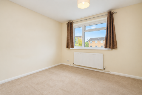 Waters Drive, Staines, Surrey, TW18 photo 4