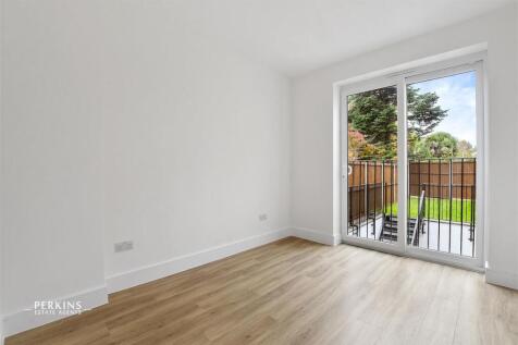 GC- Flat 6 115 Twyford Ave  - BED 2 (6).JPG