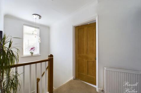 CAM01995G0-PR0205-STILL032