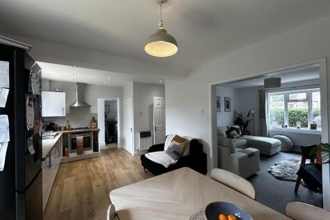Westfield Avenue, Oakham photo 4