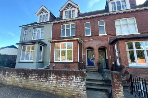 1-bed flat on Yarmouth Road, £900/mo
