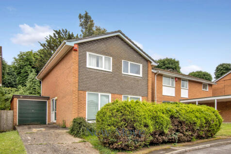 4 bed detached house for sale Lingfield Drive, Po