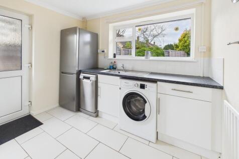 CAM02519G0-PR0355-STILL010