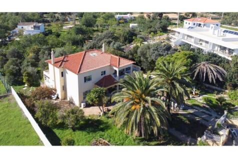 Detached House of 4 Rooms for sale in the Centre of Bordeira, Santa Bárbara de Nexe