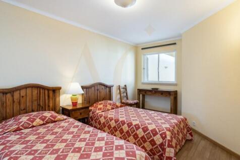 Rooms with built-in wardrobes