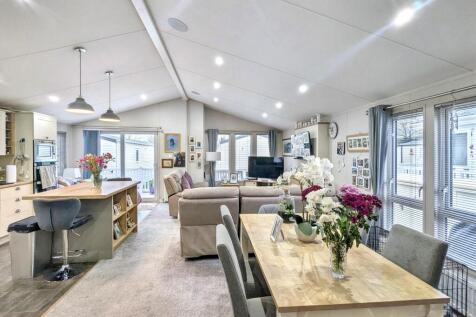 Open Plan Living Room/Dining Area